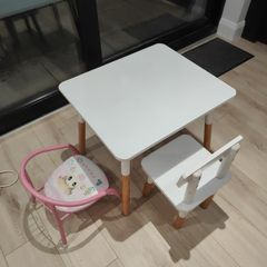 kids table and chairs