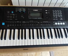 Yamaha PSR E473 keyboard