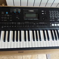 Yamaha PSR E473 keyboard