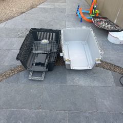 Medium size dog carry crate.