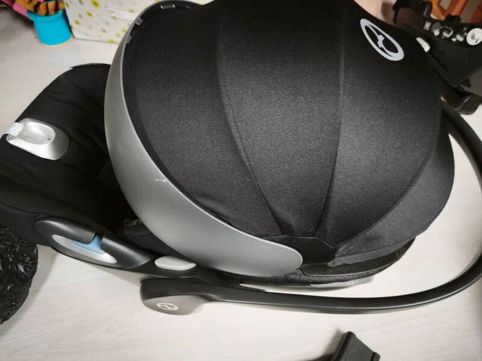 cybex platinum carseat with isofix and uppababy connectors