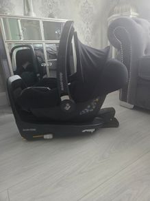 Maxi Cosi Car Seat & Isofix Base