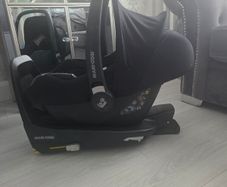 Maxi Cosi Car Seat & Isofix Base