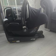 Maxi Cosi Car Seat & Isofix Base