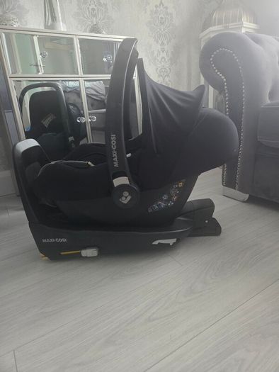 Maxi Cosi Car Seat & Isofix Base