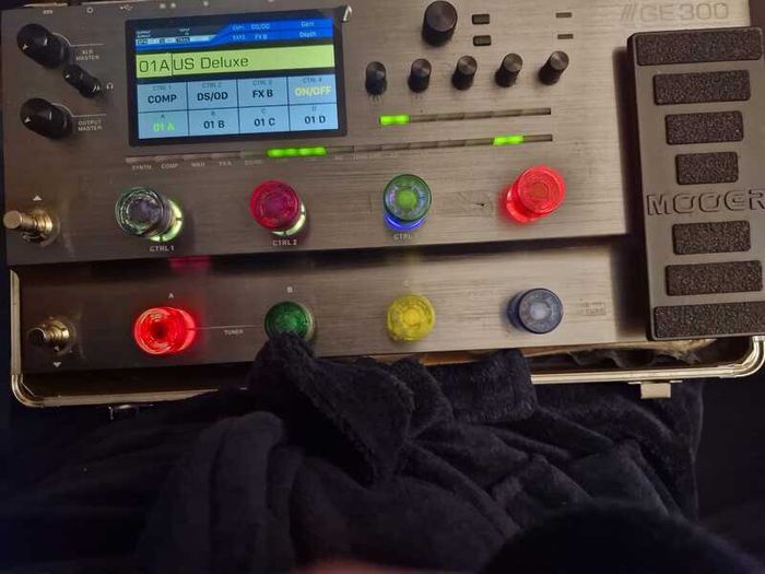 Mooer GE 300 Amp Modelling (As new) I Multi Effects Guitar Pedal (Amp Simulations / Distortion / Overdrive / Delay / Chorus / Flanger / Octaver / Harmonist / Phaser / Fuzz / Tremolo / Reverb / Wah-Wah / Synth / Compressor / Equalizer / Vibe)