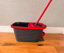 Vileda Turbo Spin Mop and Bucket Set in excellent condition.