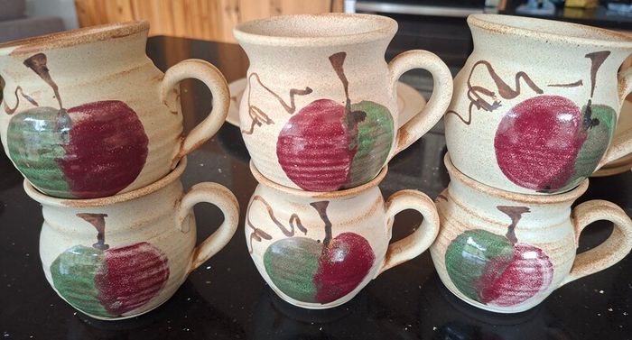 Ballydougan Pottery - Apple design - Hand painted