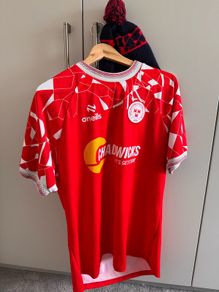 Shelbourne FC 2025 home jersey w/ wooly hat