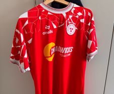 Shelbourne FC 2025 home jersey w/ wooly hat