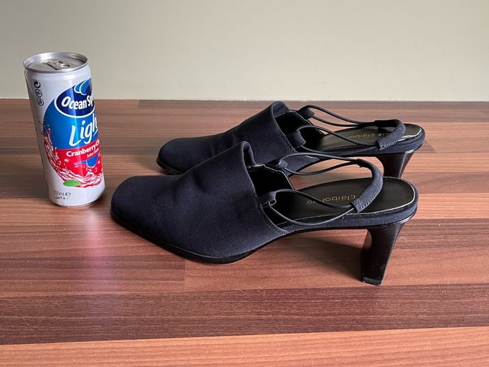 Liz Claiborne navy shoes. Size 8.5 uk