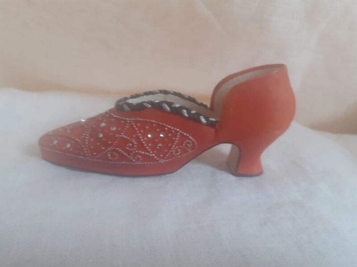 Vintage 1999 Coral Rhinestone 1920s  Shoe.
