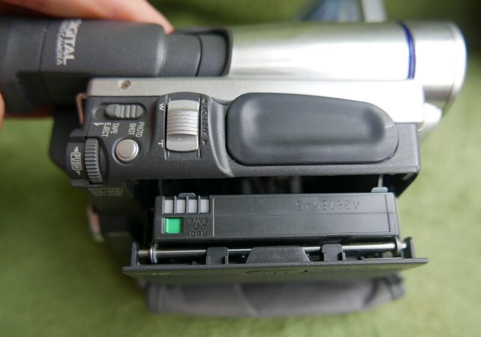 Panasonic NV-DS65 Digital Camcorder , (charger, tape and bag) works well