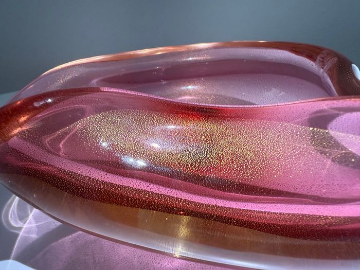 Rare Murano Art Glass Bowl. Attributed to Archimede Seguso. Pink & Gold Polveri c.1950s