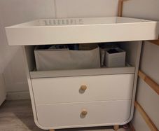 changing table / dresser