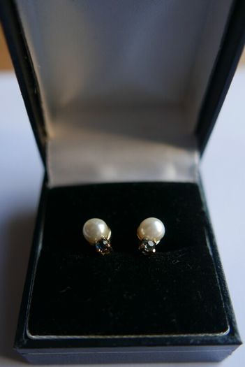 Vintage Pearl & Topaz Stud Earrings in 9ct Yellow Gold Plated