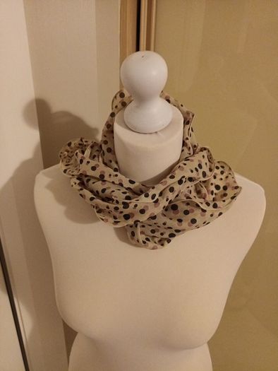 Dotted scarf