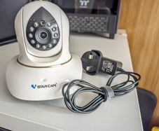 Pet camera Vstarcam with laser toy and 360 rotation