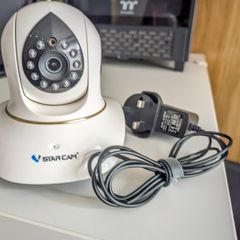 Pet camera Vstarcam with laser toy and 360 rotation