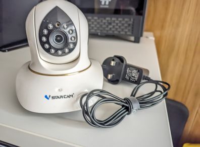 Pet camera Vstarcam with laser toy and 360 rotation