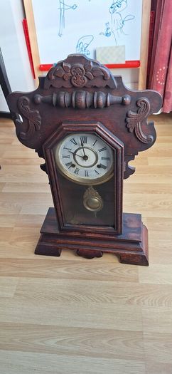 Pendulum clock,Waterbury Gingerbread House Mentel ,with key,working well 19th century
