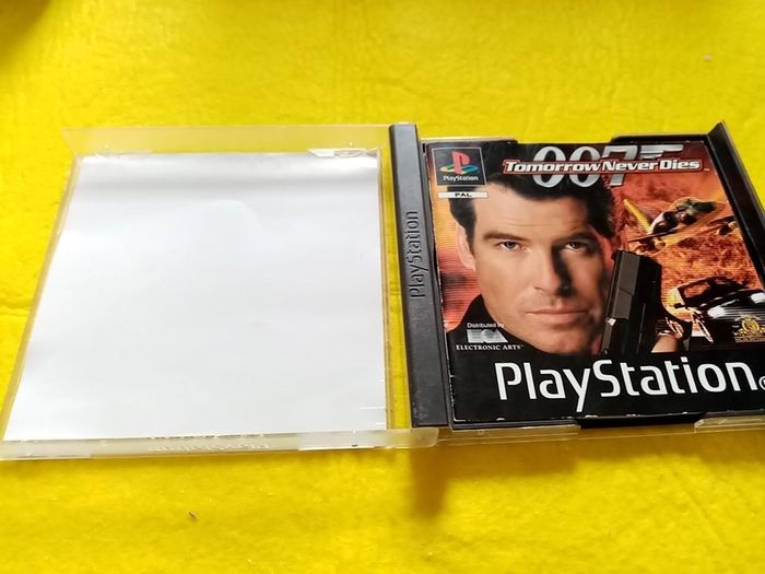 007 Tomorrow never dies PlayStation 1 Ps1 PlayStation 2 ps2 games Original