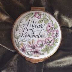 Vintage - Crummles & Co A Year to Remember Pill Box