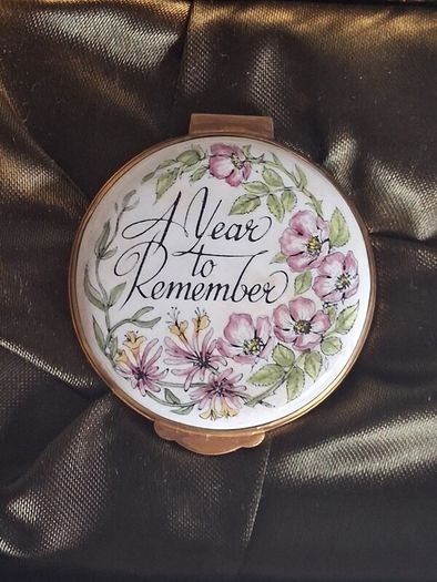 Vintage - Crummles & Co A Year to Remember Pill Box