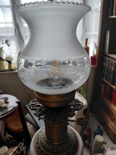 Antique table lamp habd painted ceramic body with ornate brass base works
