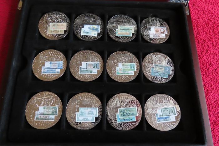 Antique German banknotes & commemorative bank note coins in wood case