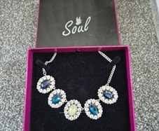 beautiful dress silver/gems/diamond necklace
