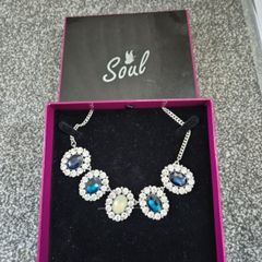 beautiful dress silver/gems/diamond necklace