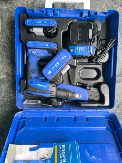 Rawlplug drywall screw gun 3 batteries