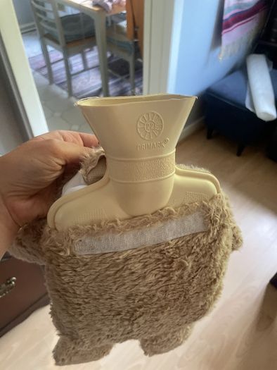 Hot water bottle
