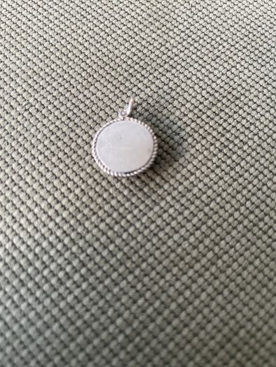 Pretty pendent