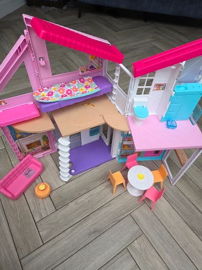Barbie malibu house