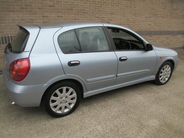 almera -n16 '06  Right Rear silver door in perfect condition!