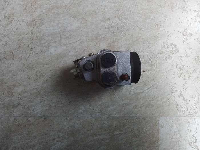 Suzuki SJ 410 Wheel cylinder.