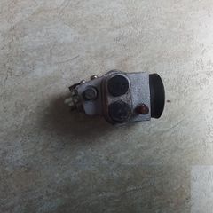 Suzuki SJ 410 Wheel cylinder.
