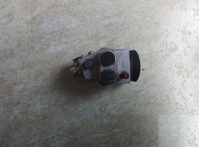Suzuki SJ 410 Wheel cylinder.