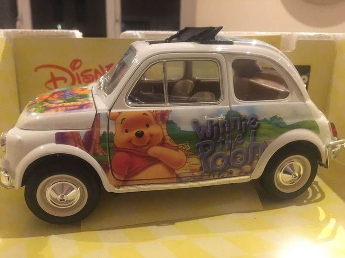 Fiat 500 Disney Winnie the Pooh Scale 1/18 Burago