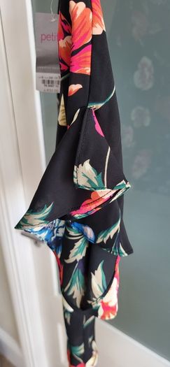 Dorothy Perkins black floral ruffle sleeve top Sz 10UK (Petite) - BNWT Rrp 32