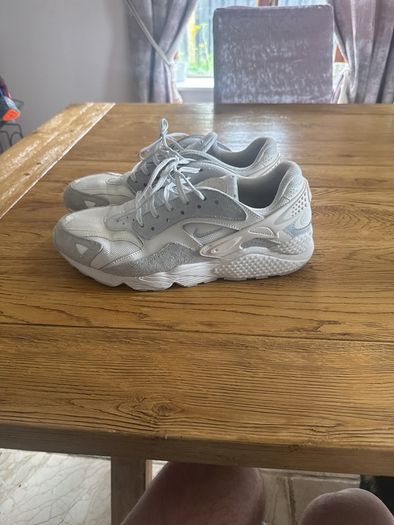 size 10 Uk Nike Air huraches