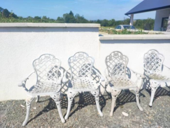 garden table and chairs