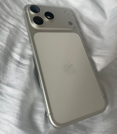 SIM Free iPhone 17 Pro Max 5G 256GB AI Phone - Silver