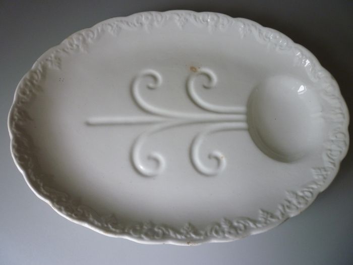 1930's Irish Serving Resting Table Plate to suit size of Chicken, Duck, Guiney Fowl, Roast- Very Good Vintage Condition.