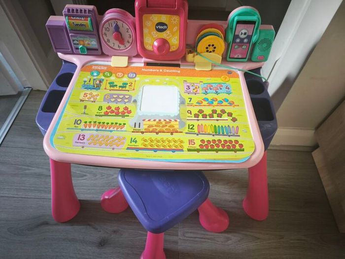 Vtech Learn & Draw activity desk pink