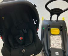 Baby iso fix seat