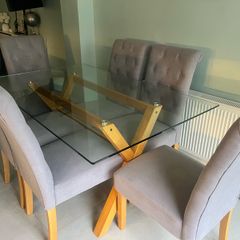 Dining Table & 6 Chairs - 400 Euro ono
