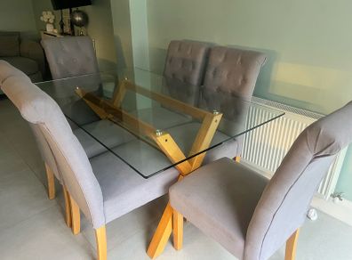 Dining Table & 6 Chairs - 400 Euro